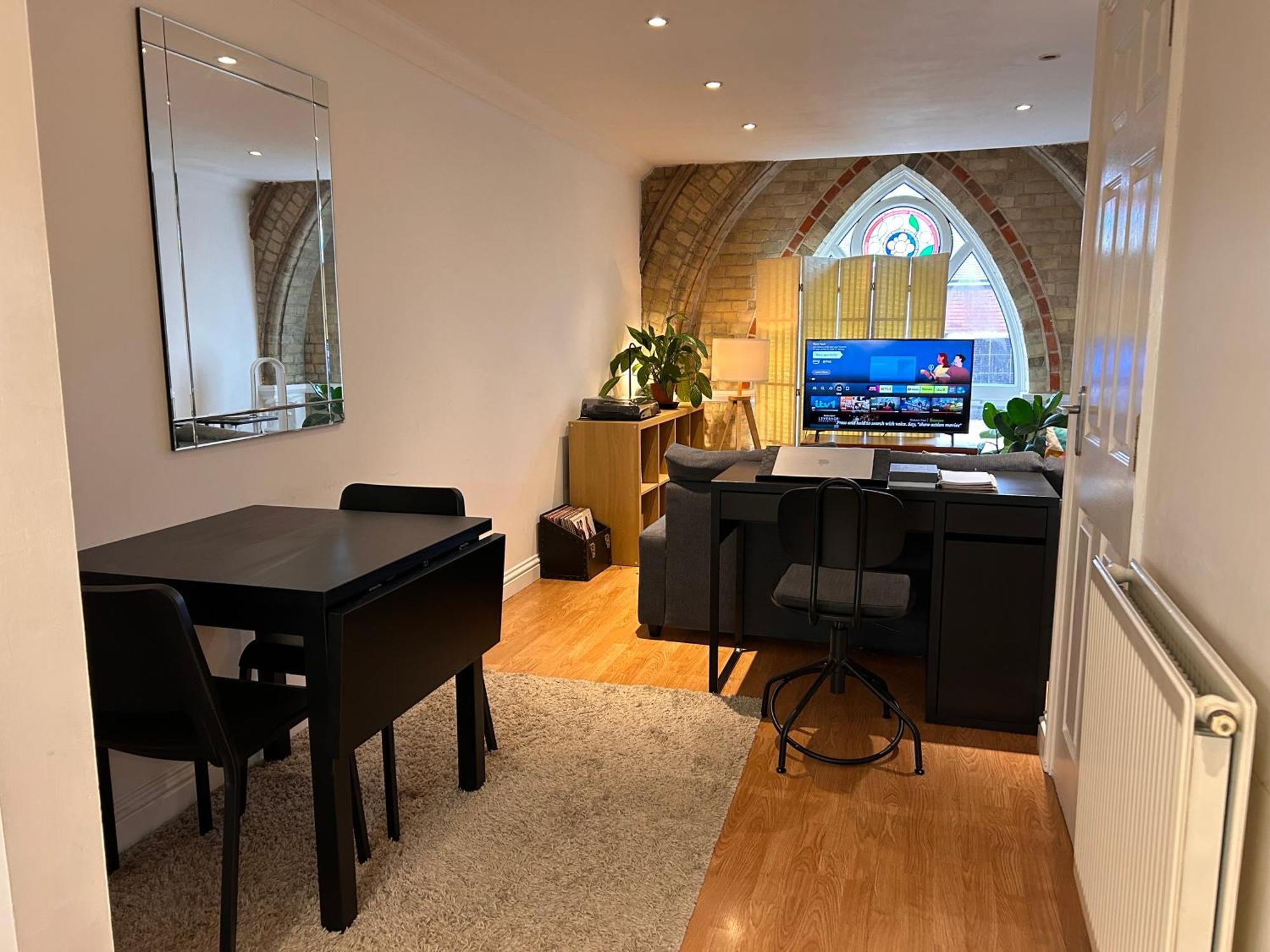Apartment One Bedroom Flat - Pets Welcome *